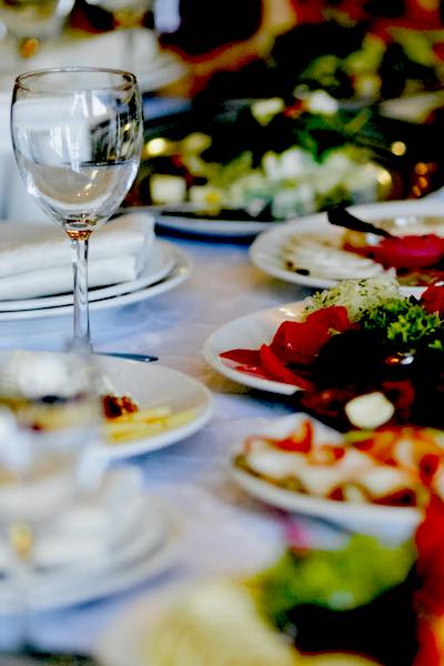 yann-culinary-restaurant-traiteur-de-luxe-accueil-section-une-cuisine-sur-mesure-des-délices-splendides-pour-vos-occasions-mémorables-image-gauche