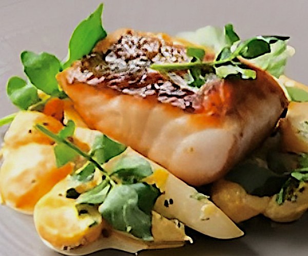 yann-culinary-restaurant-traiteur-de-luxe-accueil-section-menu-plats-une-richesse-de-saveurs-dans-des-plats-uniques